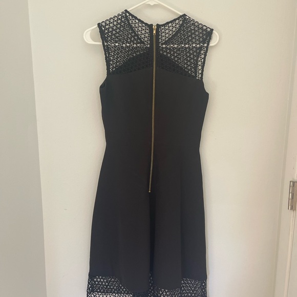 Tahari Arthur Levine MIDI dress with gold accent zipper in the back. Size 2 - Picture 2 of 2